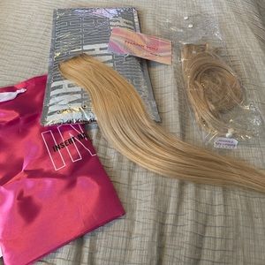 20 in ash blonde Clip on Extensions.